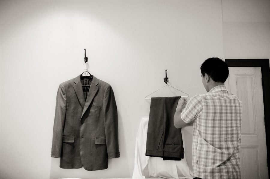 08_Garden_Vineyards_groom_prep001_23