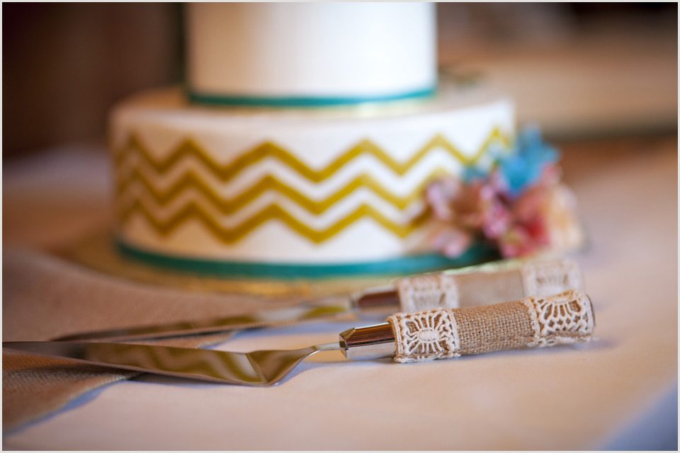 burlap wrapped cake server set