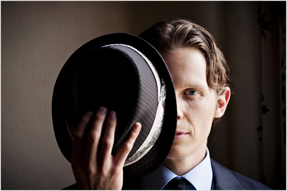 groom holding his hat